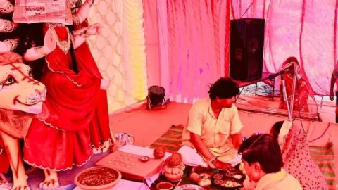 जे पी कॉलोनी में दुर्गा पूजा स्थापना : भाजपा नेता शर्मा ने की माता की पूजा आरती