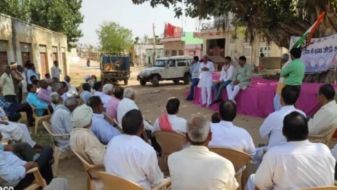 झुंझुनूं विधानसभा में चल रहीं हाथ से हाथ जोड़ो यात्रा मे बोल रहें हैं परिवहन मंत्री के विकास कार्य -.सुमेर सिंह महला