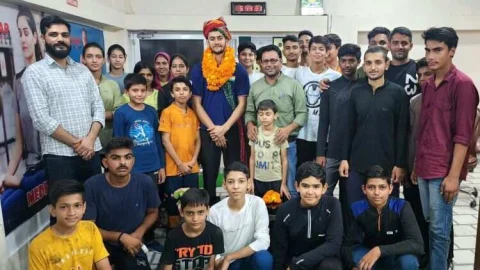 विश्व विजेता बनके आये पिस्टल निशानेबाज खिलाड़ी का थार एकेडमी मे हुआ स्वागत