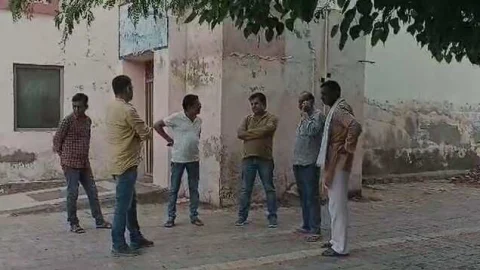 कुंड से पानी निकालते समय फिसला मजदूर का पैर, हुई मौत