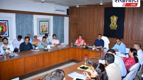 Sikar News- जिला कलेक्टर ने की फ्लैगशिप योजनाओं की समीक्षा