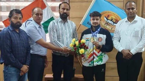 जेजेटी के छात्र ने गोल्ड व सिल्वर मैडल जीतकर देश का नाम किया रोशन