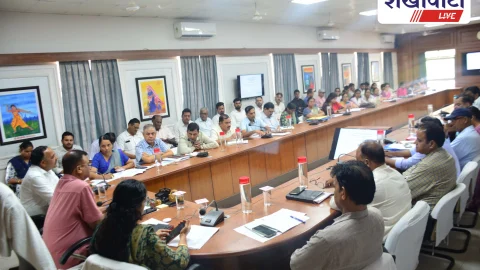 सीकर कलेक्टर ने दी चेतावनी: योजनाओं में प्रगति लाएं, शिकायतों का तुरंत निपटारा करें