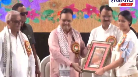 इंटरेक्टिव बोर्ड परियोजना से जुड़े 6 लोग हुए सम्मानित