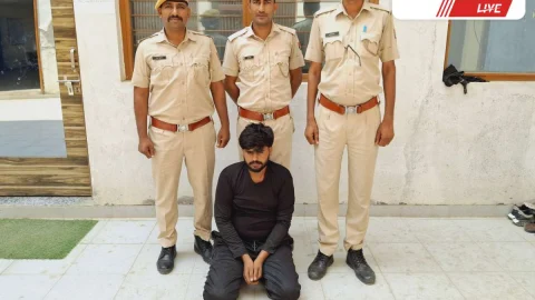 सीमा तनाव के बीच भड़काऊ पोस्ट करने वाले युवक पर कड़ी कार्रवाई