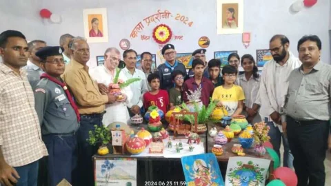 जिले में पहली बार विशाल कला प्रदर्शनी का आयोजन किया