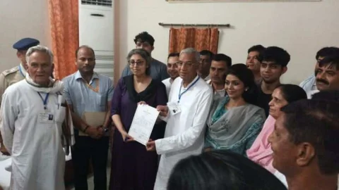 कांग्रेस के बृजेंद्र सिंह ओला 18235 मतों से विजय घोषित