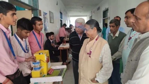 जेजेटी यूनिवर्सिटी में विज्ञान दिवस पर लगाई प्रदर्शनी