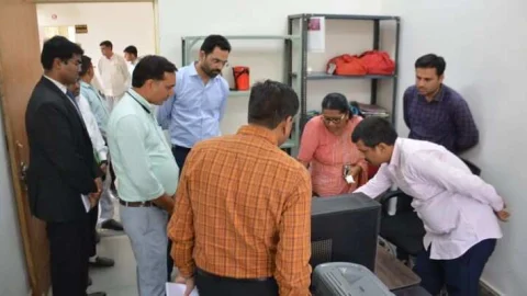 जिले की प्रभारी सचिव श्रेया गुहा ने किया जिला कलेक्ट्रेट एवं संभागीय आयुक्त कार्यालयों का निरीक्षण