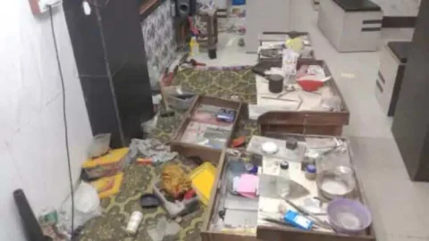 ज्वेलरी शॉप में घुसकर चोरो ने किया लाखों के माल पर हाथ साफ