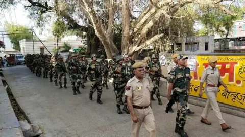 लोकसभा चुनाव निष्पक्ष, शान्ति पूर्ण तरीके से करवाने को लेकर निकाला फ्लैग मार्च