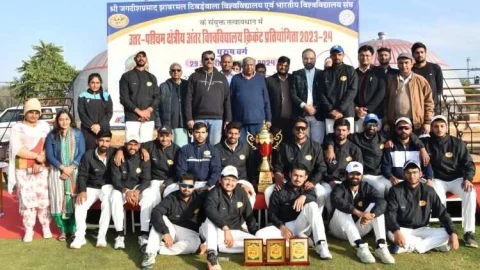 जेजेटी युनिवर्सिटी ने नार्थ वेस्ट इंटर युनिवर्सिटी क्रिकेट चैंपियन ट्रॉफी जीतकर इतिहास रचा
