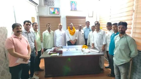 पालिका ईओ राकेश का जनप्रतिनिधियों ने किया स्वागत