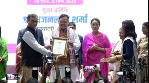 जिला कलेक्टर मुकुल शर्मा को राज्य स्तर पर किया सम्मानित