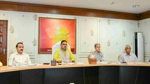 मुख्यमंत्री ने ली आपदा प्रबंधन की बैठक- अधिकारी फील्ड में जाकर दें आमजन को राहत – मुख्यमंत्री