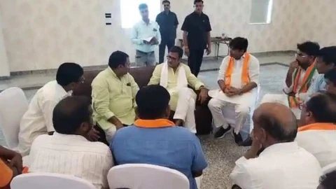 भाजपा नेता प्रतिपक्ष राजेन्द्र राठौड़ ने ली बैठक