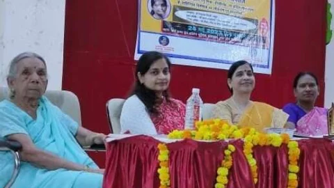 आदर्श समाज समिति इंडिया महिला इकाई की राष्ट्रीय अध्यक्ष रेनू मिश्रा के सम्मान में हुआ कार्यक्रम का आयोजन