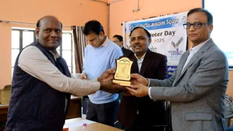 उत्कृष्ट कार्य करने 36 कार्मिकों का किया गया सम्मान