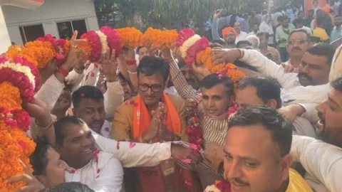 राठौड़ के नेता प्रतिपक्ष व पुनिया के उप नेता प्रतिपक्ष बनने पर समर्थक पहुंचे जयपुर, दी बधाई