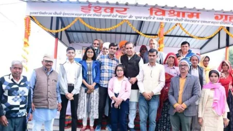 डूमरा ग्राम में ईश्वर विश्राम गृह बस स्टैंड का लोकार्पण