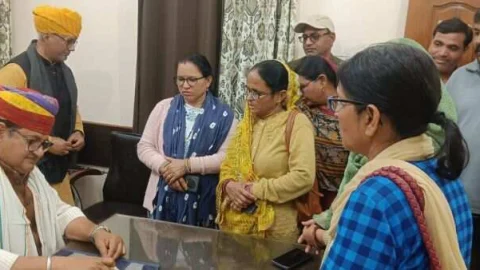 पूर्व विधायक ने अपने निवास पर की जनसुनवाई