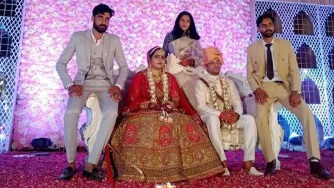 डिप्टी लेबर कमिश्नर दूल्हे की बारात में मात्र 21 बाराती आयें, दुल्हन को गिफ्ट की लग्जरी कार