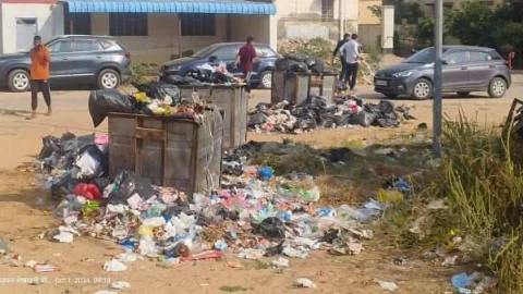 कभी निरीक्षण में इधर भी नजर ए इनायत कर लिया करो साहब !