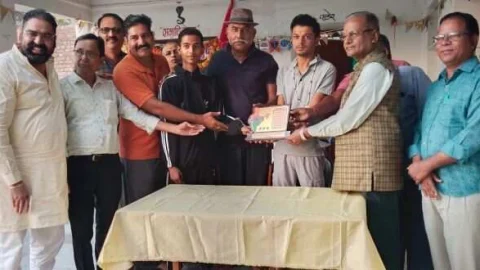 स्वर्ण पदक विजेता सक्षम का सम्मान