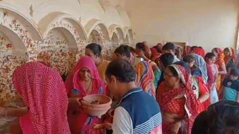 ‘टाबरिया न ठंडा झोला देई मेरी माय…, सेडल-सेडल शीतला ऐ मां…’