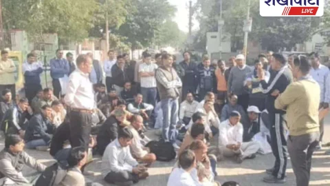 झुंझुनूं में SIR-2026 टारगेट विवाद:  बीएलओ का प्रदर्शन