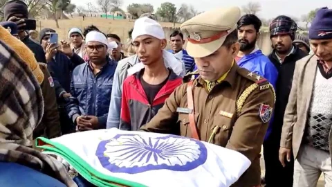 हैड कांस्टेबल को गार्ड ऑफ़ ओर्नर के साथ दी अंतिम विदाई