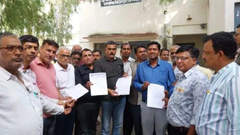 व्यापारियों का फूटा गुस्सा, नगरपालिका की कार्यशैली पर गम्भीर आरोप