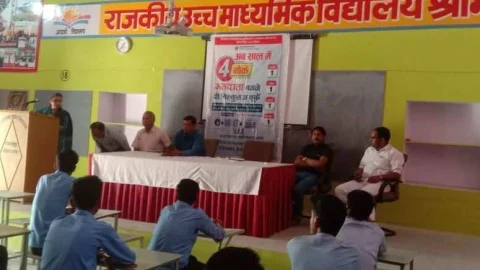 नायब तहसीलदार ने किया क्लस्टर कैंपो का निरीक्षण