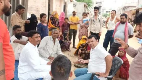 लोहार बस्ती में गंदगी से परेशान लोगों ने करवाया कटेवा को समस्या से अवगत