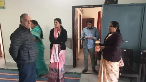 बाल संरक्षण आयोग के सदस्यों गर्ग व मीना ने बालगृहों का किया औचक निरीक्षण