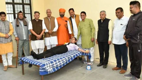 स्वर्गीय नौरंगराम ढूकिया की पुण्यतिथि पर रक्तदान शिविर