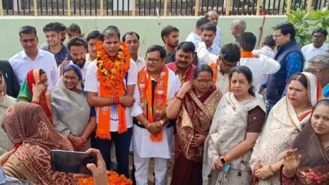 देवदर्शन यात्रा अंतर्गत भाजपा प्रत्याशी झाझड़िया ने की मंदिरो में पूजा अर्चना