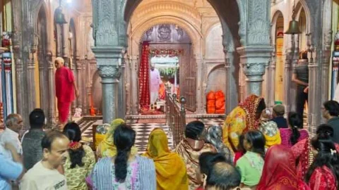 शारदीय नवरात्र में माता शाकम्भरी के दरबार में उमड़ रही है भक्तों की भीड़