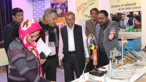 जिला उद्योग केन्द्र के महाप्रबन्धक ने किया SMTI कैम्पस का अवलोकन