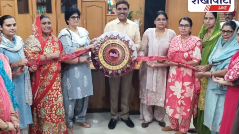 झुंझुनूं में जाट महिला मोर्चा ने कलेक्टर को राखी बांधी