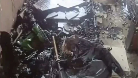 आग लगने से घरेलू सामान जलकर हुआ ख़ाक