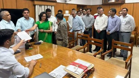 एसडीएम बिजेंद्र सिंह पर दर्ज एफआईआर निरस्त की जाए