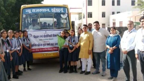 ढूकिया ने विज्ञान भ्रमण दल को हरी झण्डी दिखाकर किया रवाना