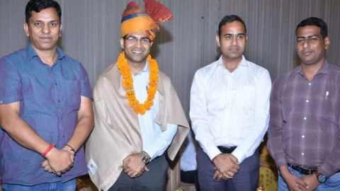 निवर्तमान जिला कलेक्टर डा.यादव को दी गयी भावभीनी विदाई