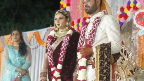 शादी बनी मिसाल: दूल्हे ने दहेज लेने से किया इनकार, एक रुपया व नारियल लेकर लिए 7 फेरे