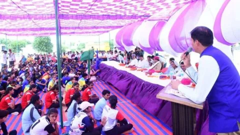 ग्राम बुधवाली में जिला स्तरीय वॉलीबॉल खेल प्रतियोगिता का हुआ शुभारंभ