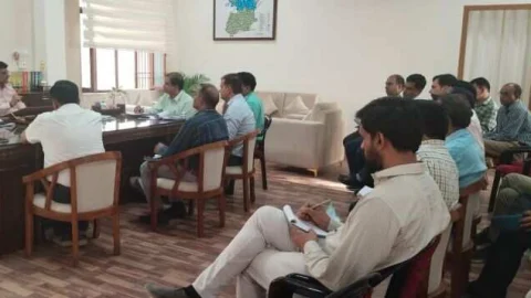 जिला कलेक्टर ने मौसमी बीमारियों को लेकर दिए निर्देश