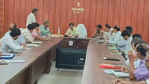 जनसुनवाई में कलक्टर ने लोगों की सुनी समस्याएं