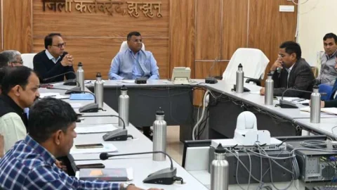 साप्ताहिक समीक्षा बैठक में जिला कलक्टर रामावतार मीणा ने दिए निर्देश