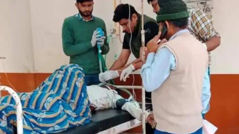 रोड पर अचेत अवस्था में मिला युवक